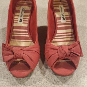 Red platforms with a bow and cork heel